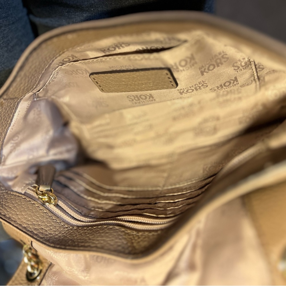 Michael Kors taupe card holder bag - Picture 5 of 8